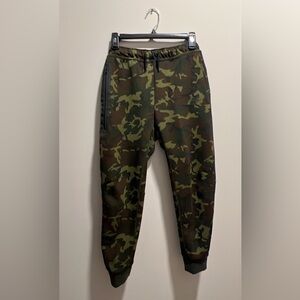 Brand New With Tags Nike Tech Camo Sweatpants Youth Large